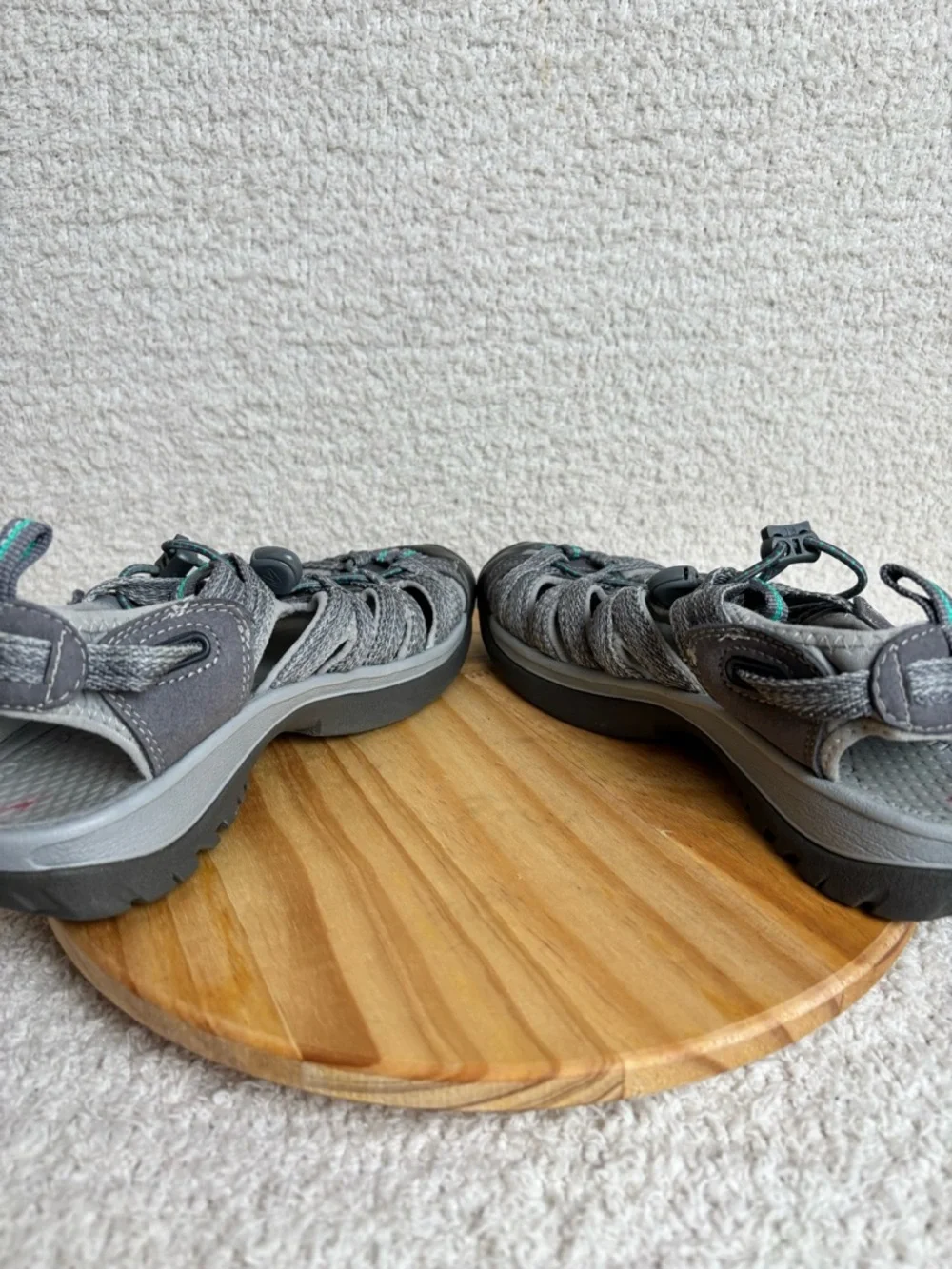 Keen Sandals Womens 7.5 Whisper Closed Toe Bungee Water Shoe in Grey Green